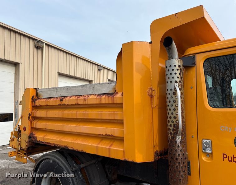 image for item FK1084 2000 International 4900 dump truck