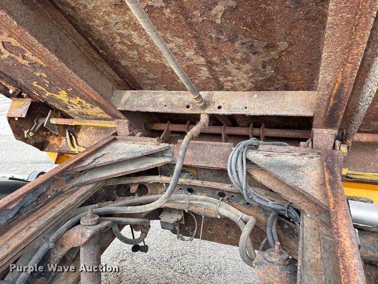 image for item FK1084 2000 International 4900 dump truck