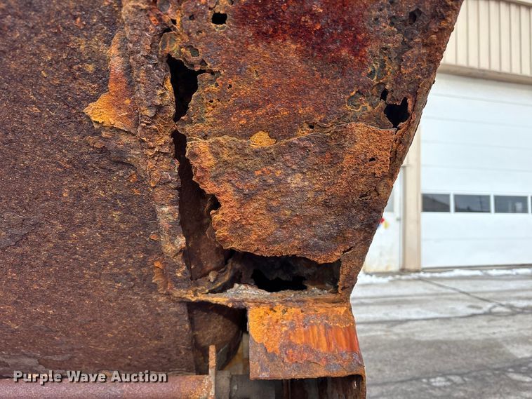 image for item FK1084 2000 International 4900 dump truck