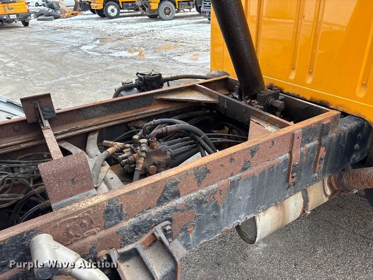 image for item FK1084 2000 International 4900 dump truck