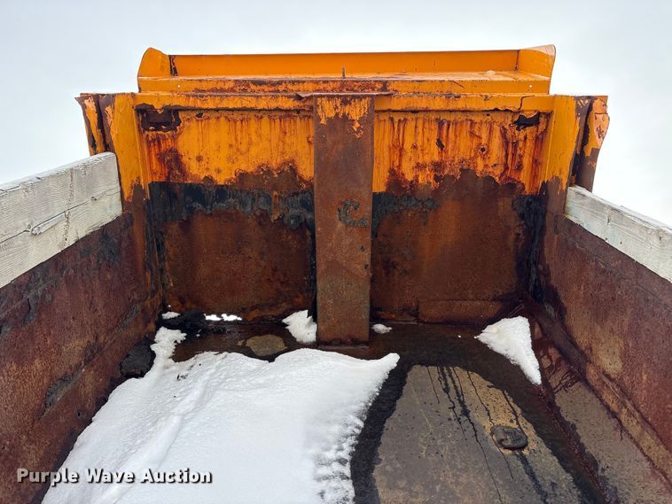 image for item FK1084 2000 International 4900 dump truck