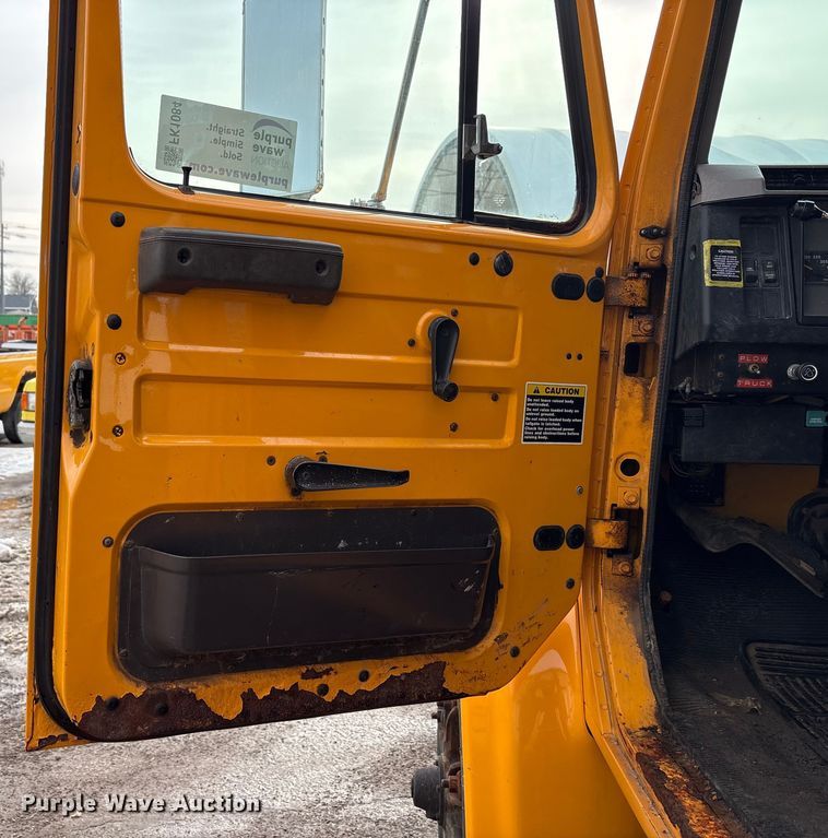 image for item FK1084 2000 International 4900 dump truck