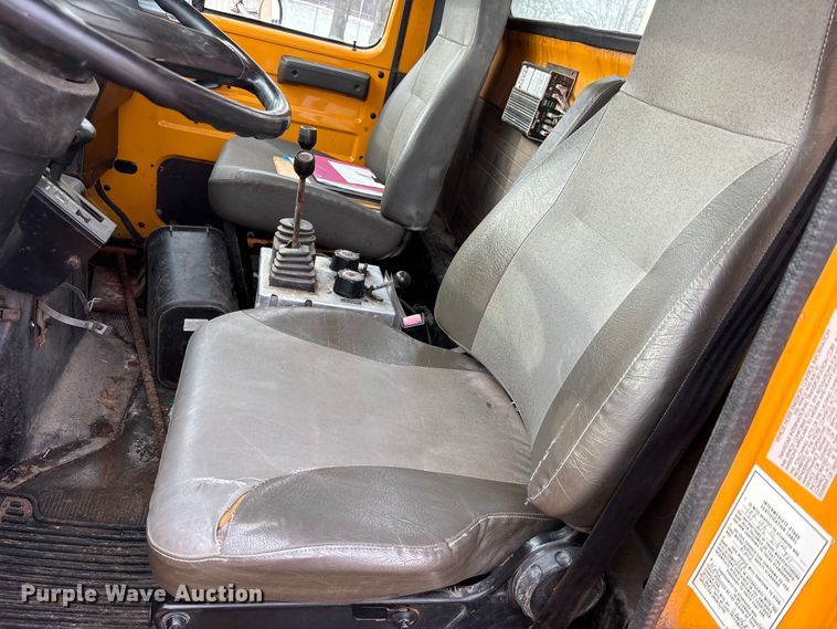 image for item FK1084 2000 International 4900 dump truck