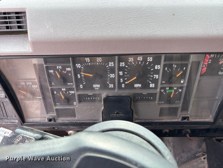 image for item FK1084 2000 International 4900 dump truck