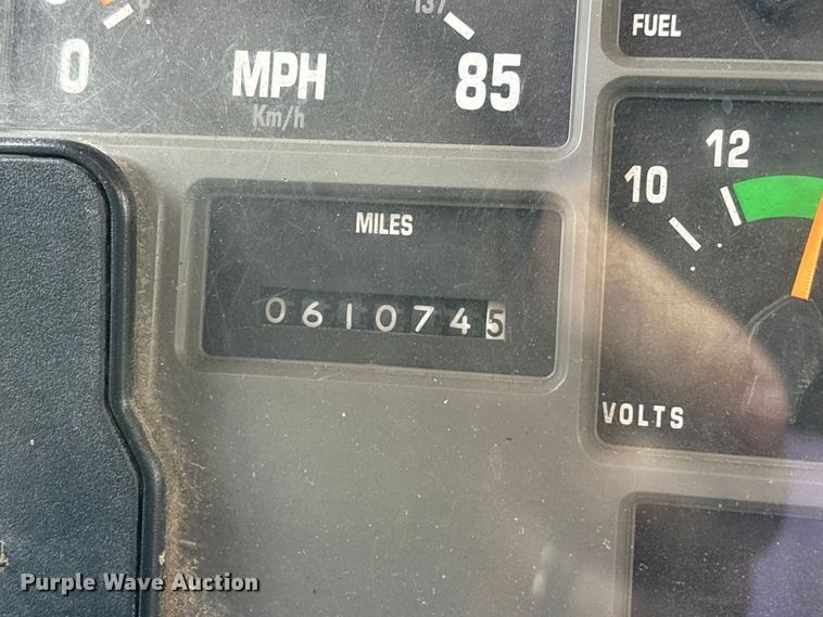 image for item FK1084 2000 International 4900 dump truck