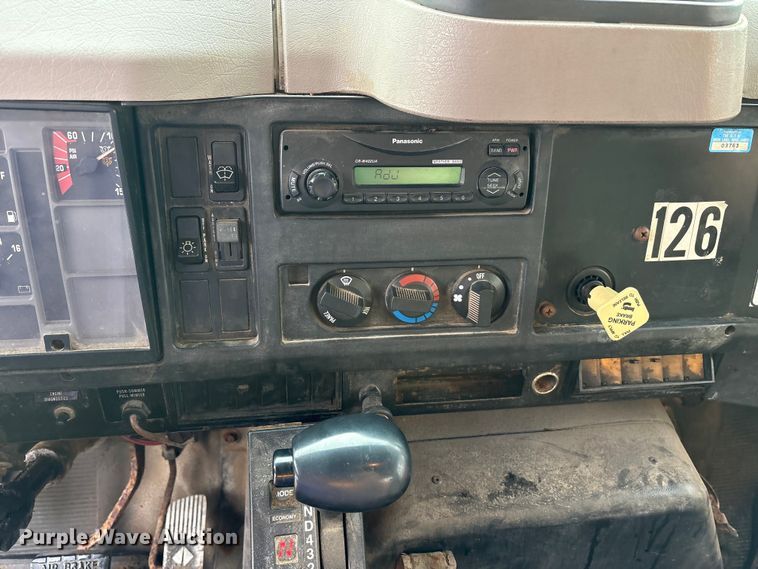 image for item FK1084 2000 International 4900 dump truck