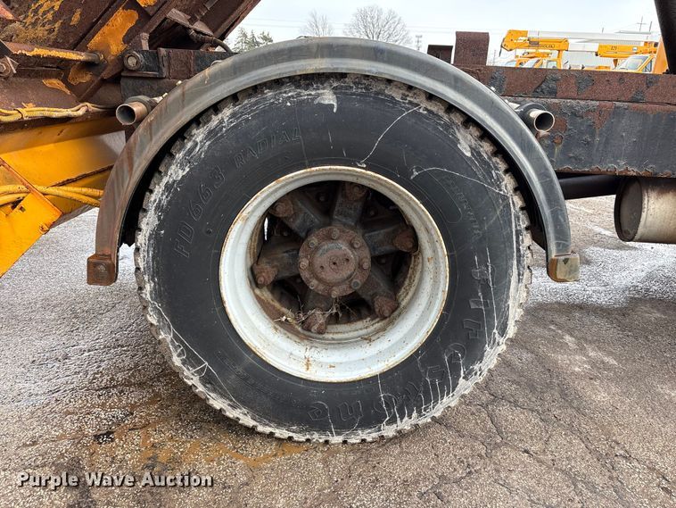 image for item FK1084 2000 International 4900 dump truck