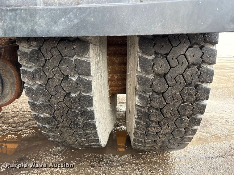 image for item FK1084 2000 International 4900 dump truck