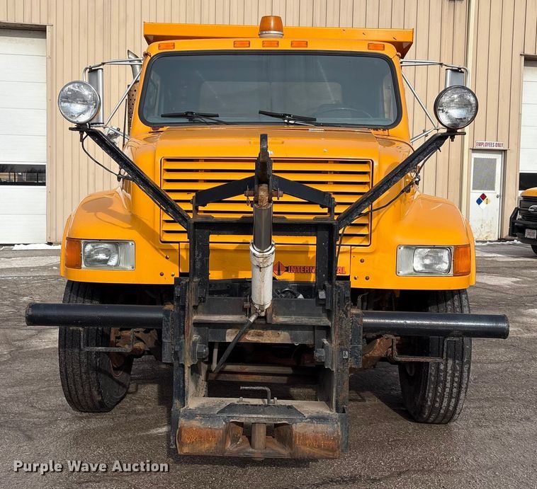 image for item FK1086 1991 International 4900 dump truck