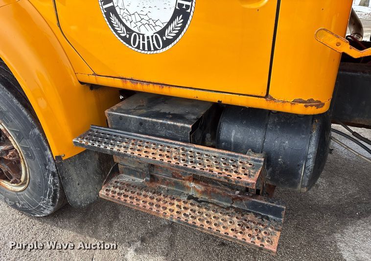 image for item FK1086 1991 International 4900 dump truck