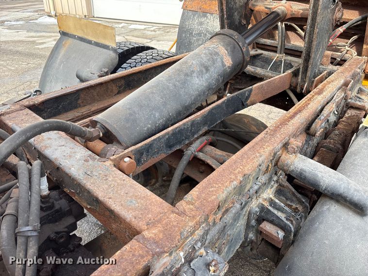 image for item FK1086 1991 International 4900 dump truck