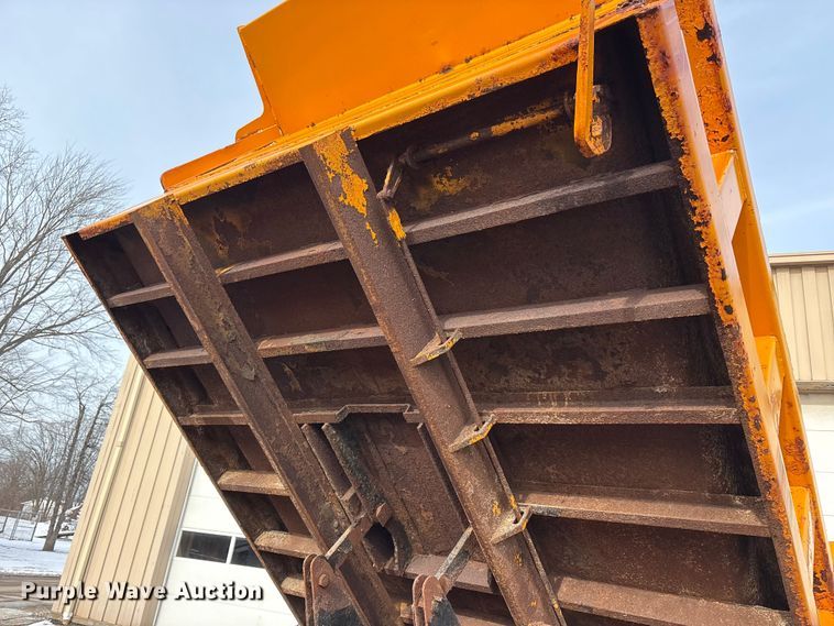 image for item FK1086 1991 International 4900 dump truck