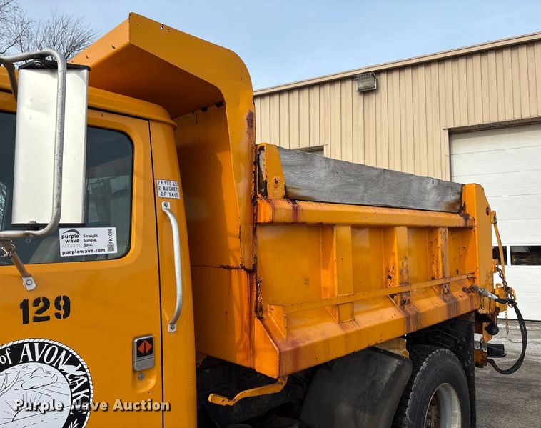 image for item FK1086 1991 International 4900 dump truck