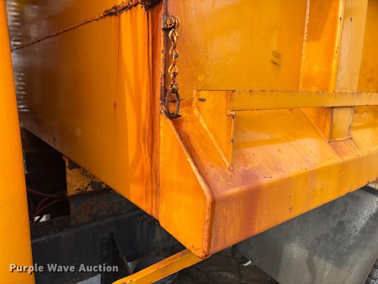 image for item FK1086 1991 International 4900 dump truck