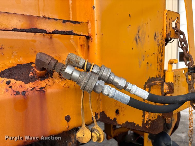 image for item FK1086 1991 International 4900 dump truck