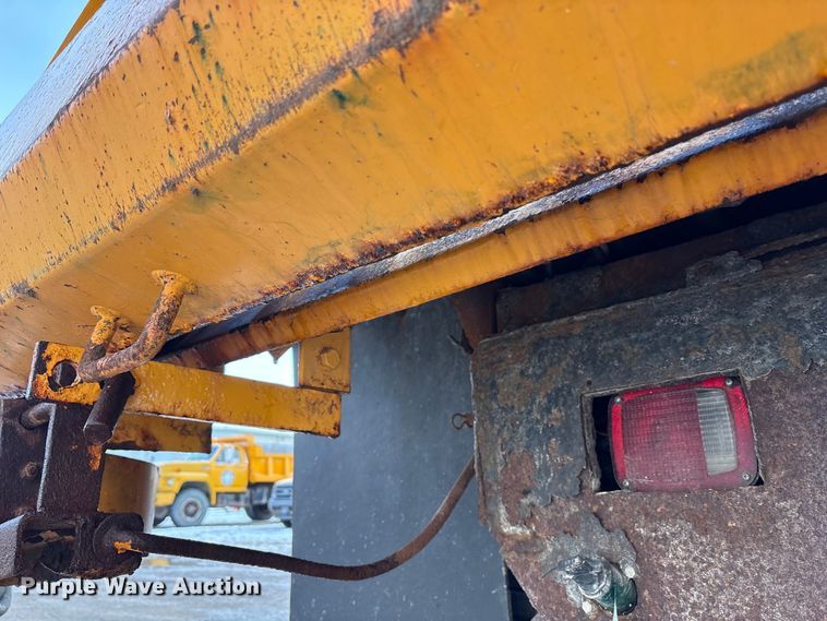 image for item FK1086 1991 International 4900 dump truck