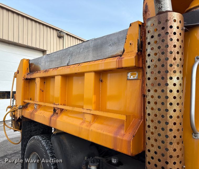 image for item FK1086 1991 International 4900 dump truck