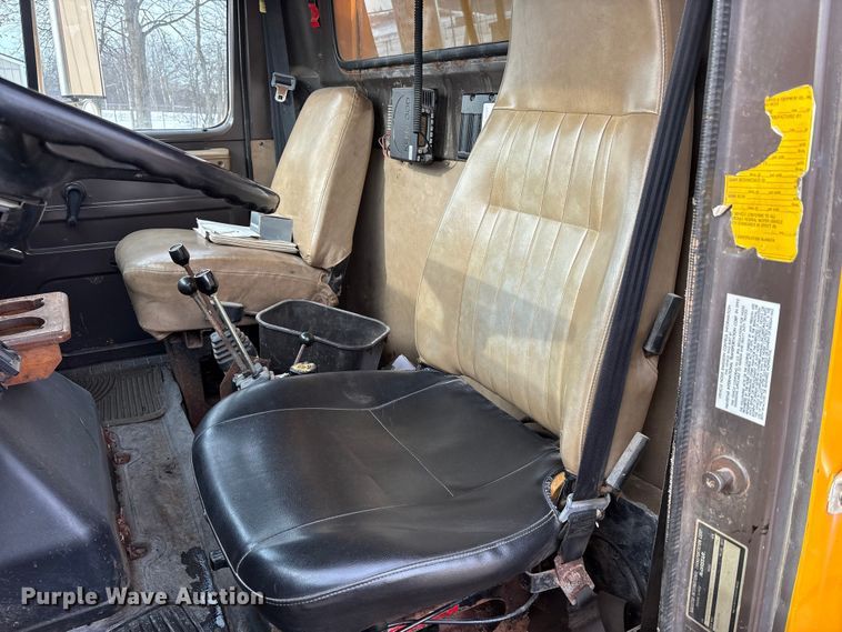 image for item FK1086 1991 International 4900 dump truck