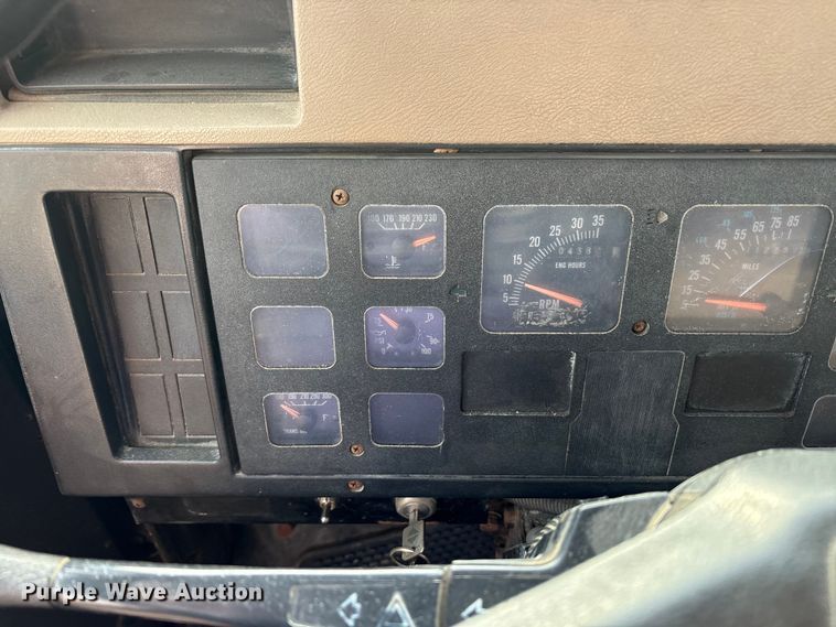 image for item FK1086 1991 International 4900 dump truck