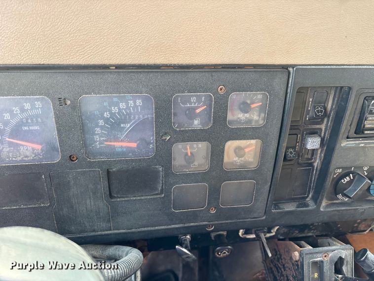 image for item FK1086 1991 International 4900 dump truck