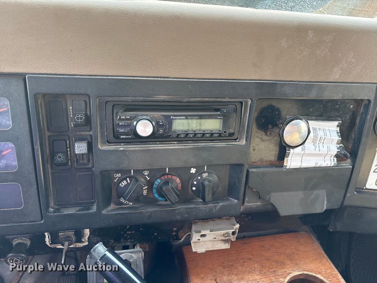 image for item FK1086 1991 International 4900 dump truck