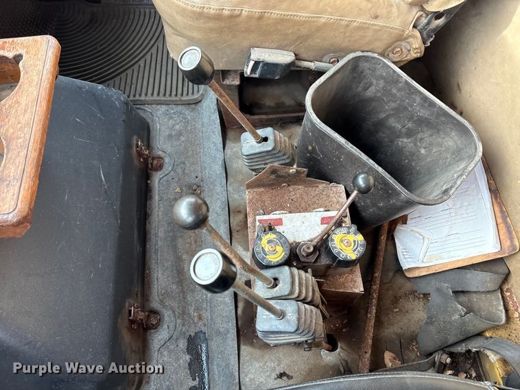 image for item FK1086 1991 International 4900 dump truck