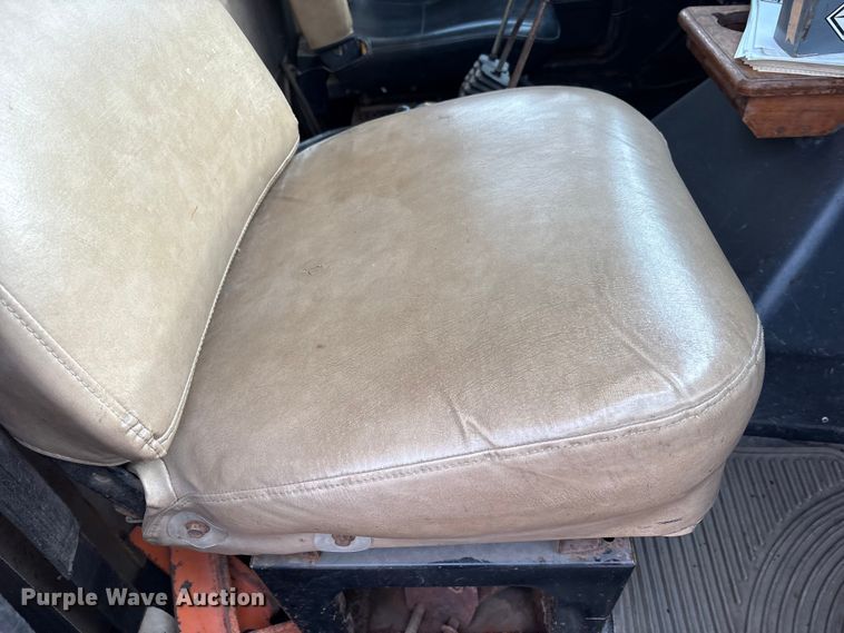 image for item FK1086 1991 International 4900 dump truck