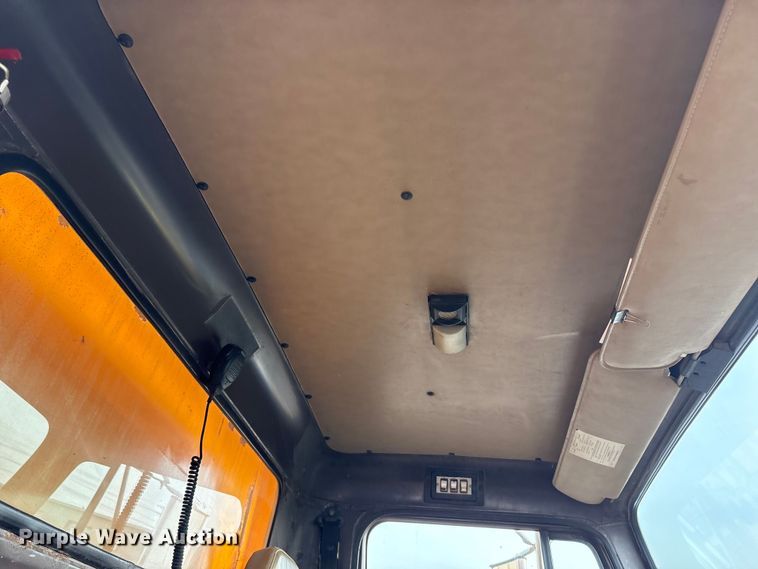 image for item FK1086 1991 International 4900 dump truck