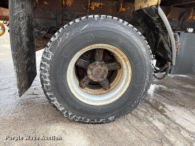 image for item FK1086 1991 International 4900 dump truck