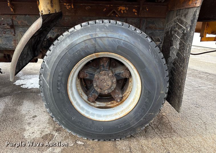 image for item FK1086 1991 International 4900 dump truck