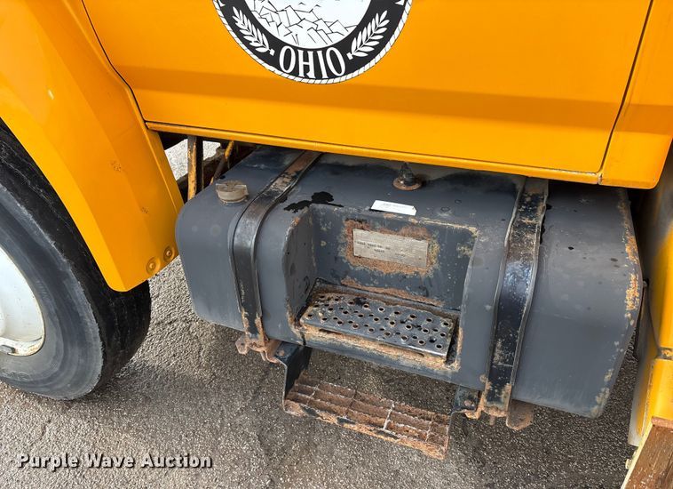 image for item FK1087 1994 Ford F700 bucket truck