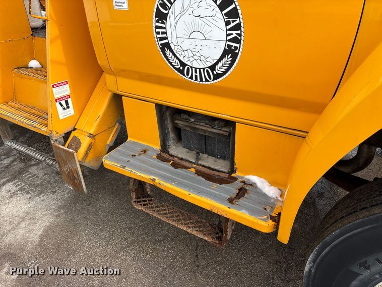 image for item FK1087 1994 Ford F700 bucket truck