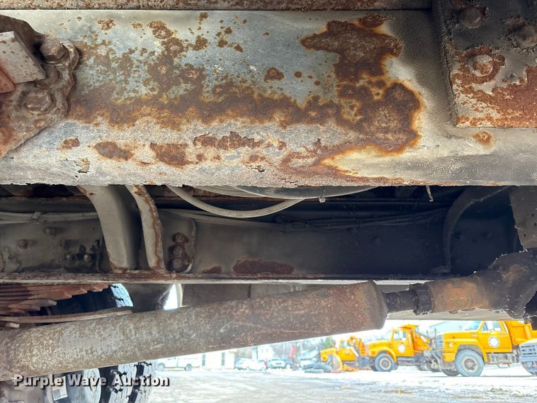 image for item FK1087 1994 Ford F700 bucket truck