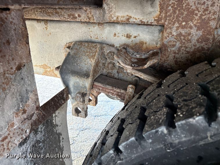 image for item FK1087 1994 Ford F700 bucket truck