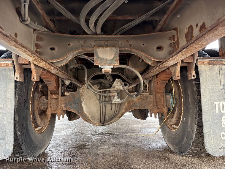 image for item FK1087 1994 Ford F700 bucket truck