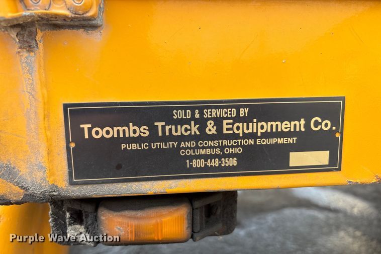 image for item FK1087 1994 Ford F700 bucket truck