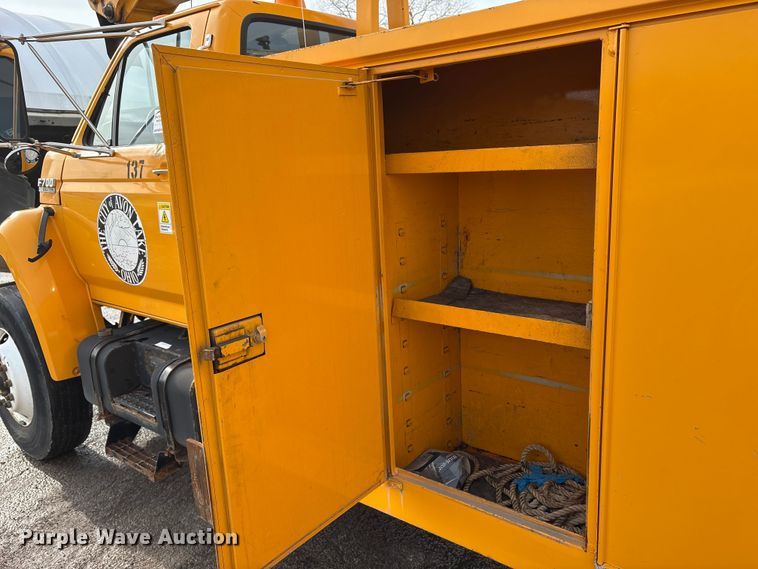 image for item FK1087 1994 Ford F700 bucket truck