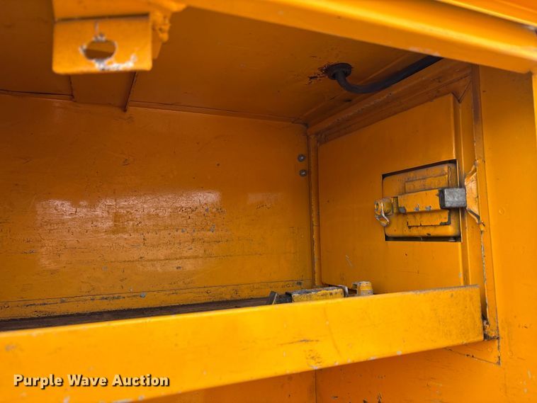 image for item FK1087 1994 Ford F700 bucket truck