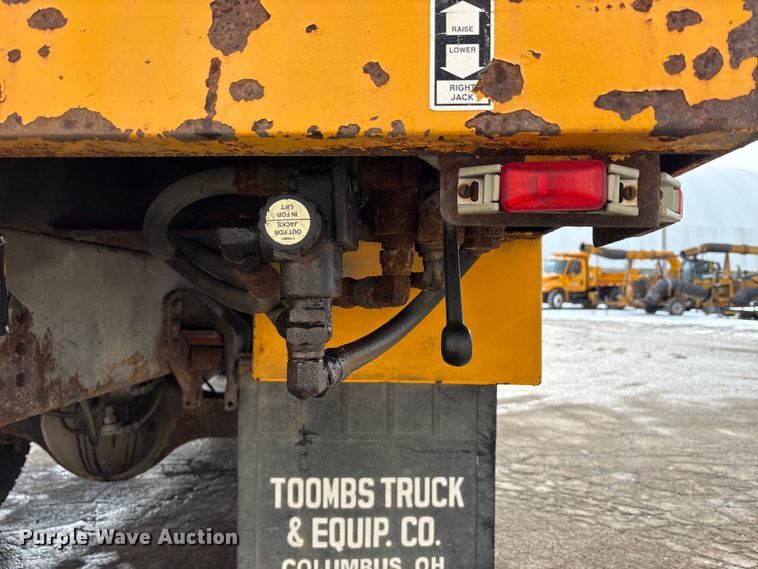 image for item FK1087 1994 Ford F700 bucket truck