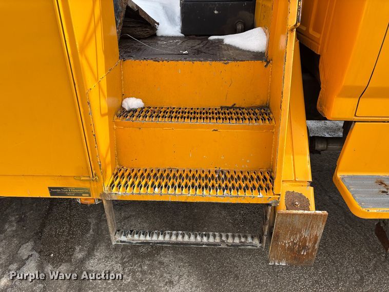image for item FK1087 1994 Ford F700 bucket truck