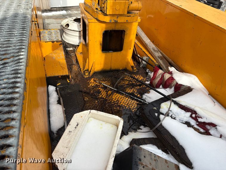 image for item FK1087 1994 Ford F700 bucket truck