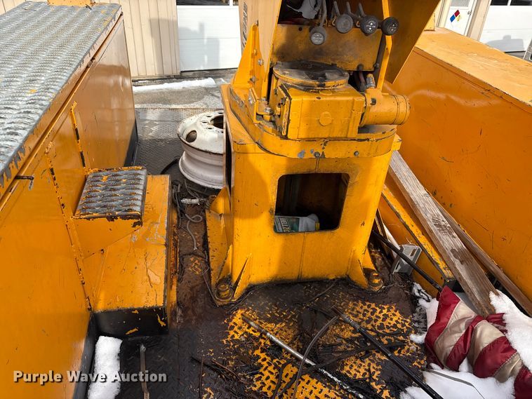 image for item FK1087 1994 Ford F700 bucket truck