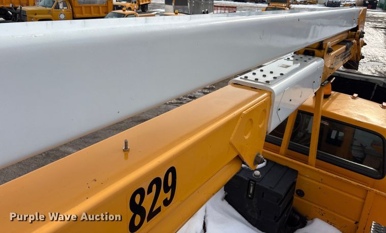 image for item FK1087 1994 Ford F700 bucket truck