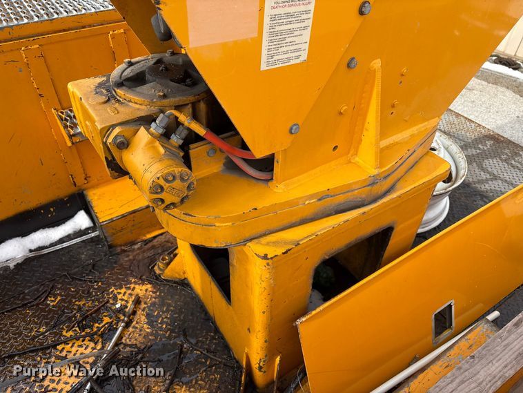 image for item FK1087 1994 Ford F700 bucket truck