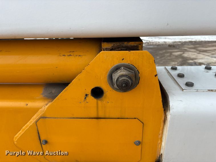 image for item FK1087 1994 Ford F700 bucket truck