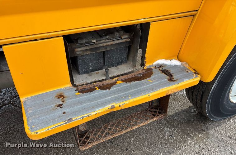 image for item FK1087 1994 Ford F700 bucket truck