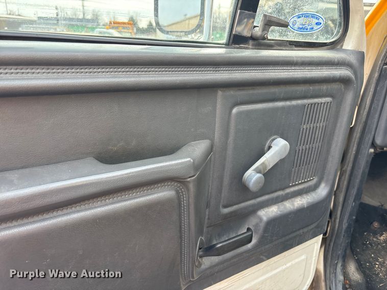 image for item FK1087 1994 Ford F700 bucket truck