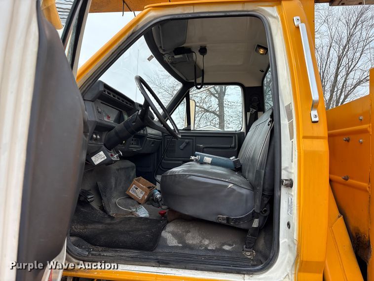 image for item FK1087 1994 Ford F700 bucket truck