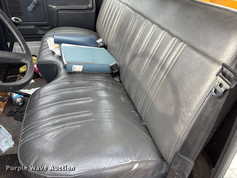 image for item FK1087 1994 Ford F700 bucket truck