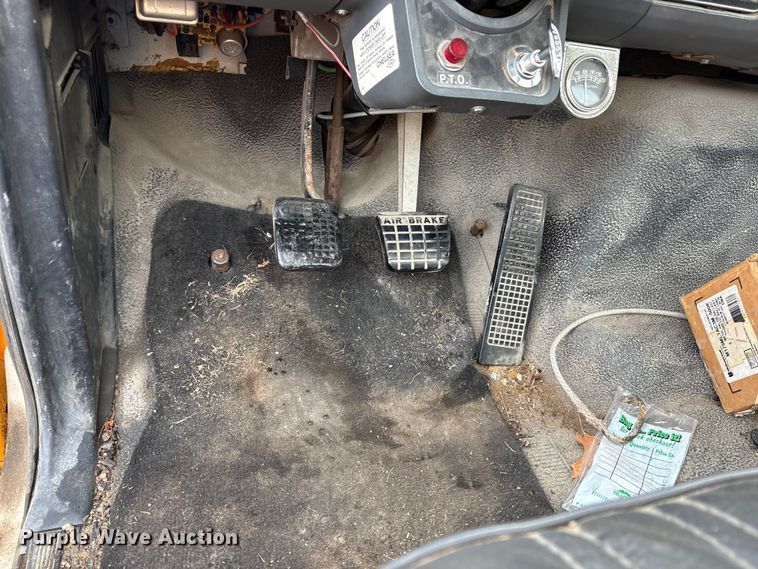 image for item FK1087 1994 Ford F700 bucket truck